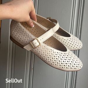 Clarks Women's Ivory Mary Jane Flats Perforated Buckle Casual Shoes Size 9